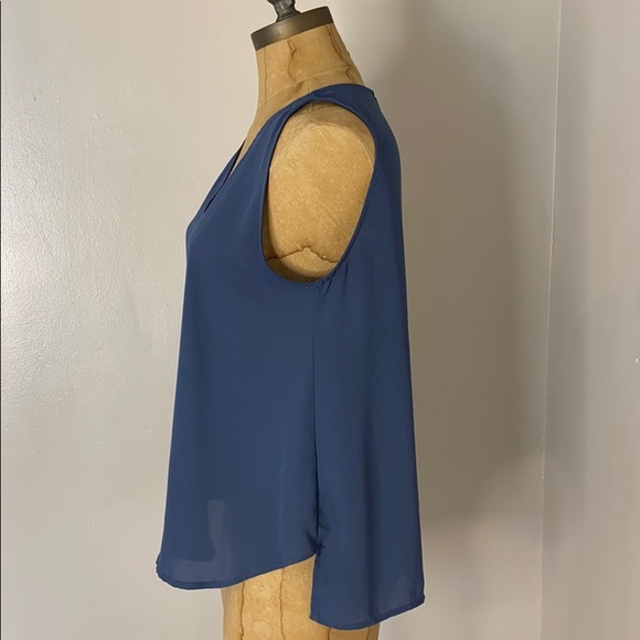 Sleeveless Perrywinkle Blouse SM - Picture 7 of 14